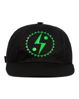 Logotypdetalj basebollkeps