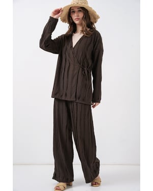 Texturerad V-ringad kimono med knyt-detalj och vida byxor set