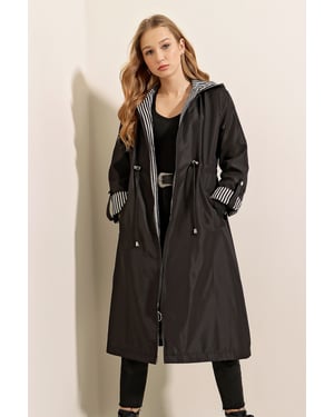 Hooded Randig Lång Trenchcoat med Dragsko i Midjan