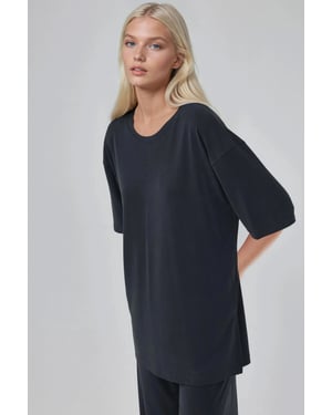 T-shirt met korte mouwen en slitsdetails op de ronde hals