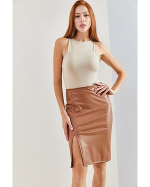 Hooggetailleerde nep leren midi rok met split