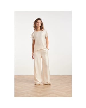 Smashed Lemon Crème wide leg broek met subtiele glans en crinkle structuur |