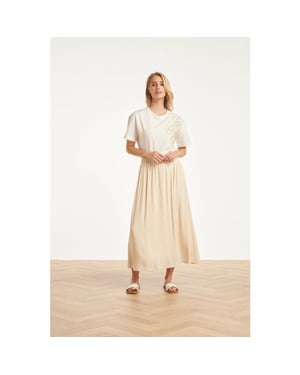 Smashed Lemon Dames t-shirt met borduurdetail en hartvormige accenten |