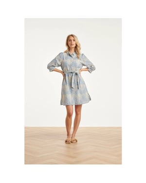 Smashed Lemon Lichtblauwe jurk met witte broderie print |