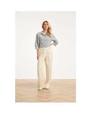 Smashed Lemon Lichtblauwe blouse met witte broderie print |