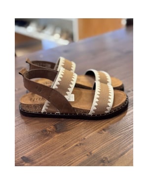 Yokono Bolus 255 sandalen