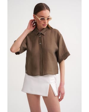 Korte Mouw Crop Shirt met Steenaccessoires