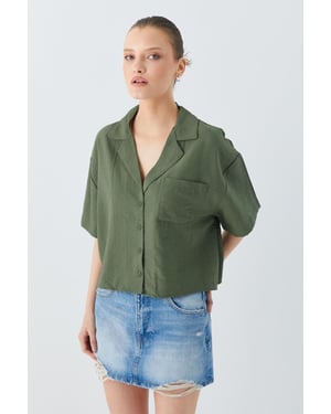 Losse Pasvorm Knopshirt met Korte Mouwen en Zak
