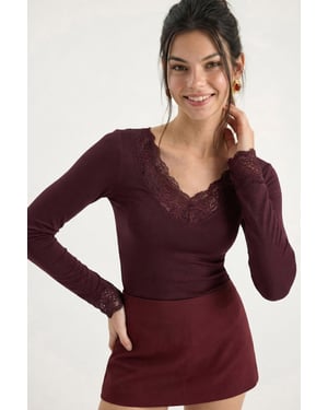Blouse met V-hals en kantdetails