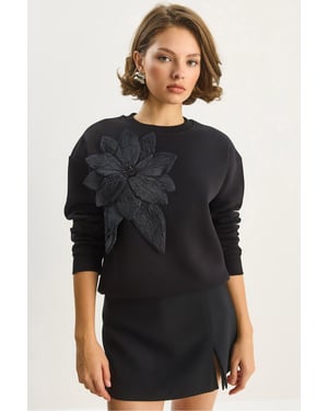 Accessory Detailed Long Sleeve Crew Neck Sweatshirt