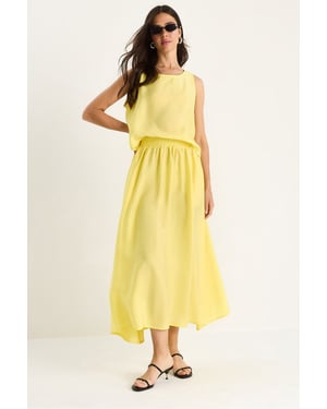 Mouwloze Scoop Neck Tanktop en Midi Rok Co-Ord Set
