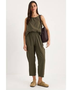 Sleeveless Crew Neck Blouse and Carrof Fıt Pants Set