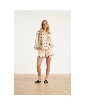 Smashed Lemon Off white blouse met zwarte borduursels en strikkoord |
