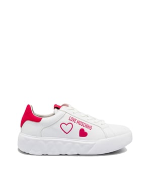 Sneakers med hjärtformad logotyp
