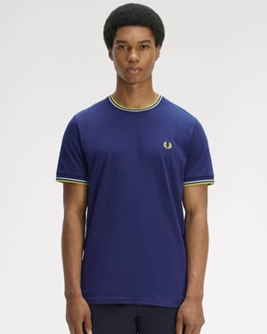 T-Shirt in Purple