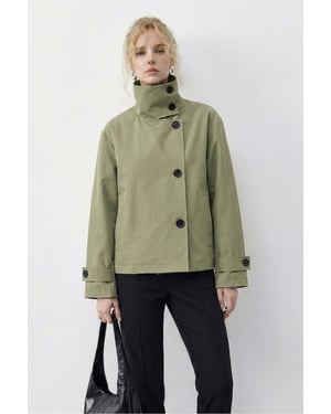 Kort trenchcoat med mandarin-krage
