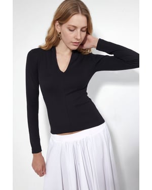 Slim Fit V-Neck Long Sleeve Blouse