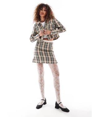 Something New skräddarsydd minikjol set i marinblå och beige rutigt