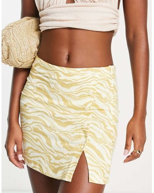 Redigerad wrap front mini kjol i gul zebra-coord