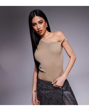 Kaiia exklusiv ribbad stickad avskuren topp med twistdetalj i beige