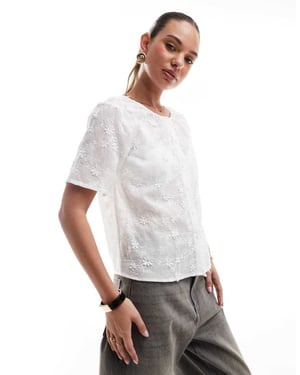 Pieces floral applique short sleeve button front top in white
