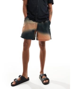 Fred Perry tryckt shorts i grönt