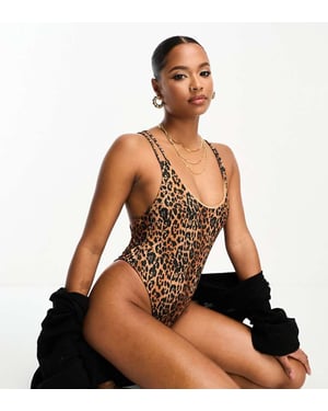 ASOS DESIGN Petite ribbat rutformat baddräkt med hög benöppning i leopardmönster