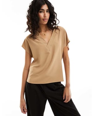 ASOS DESIGN V-ringad kortärmad topp i latte