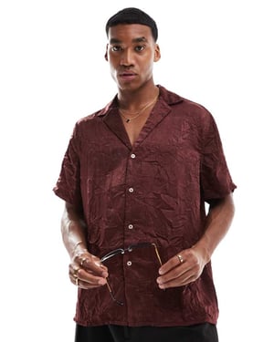 ASOS DESIGN avslappnad passform djup krage krinklad satin skjorta i brun