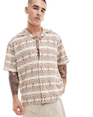 Utvald kortärmad skjorta med geometriskt mönster i beige