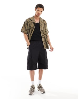 COLLUSION texturerad kortärmad festivalshirt i khaki