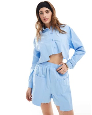 ASOS DESIGN skjorta med råkantade fickdetaljer