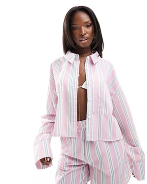 Kaiia exklusiv croppad poplin skjorta co-ord i rosa randig