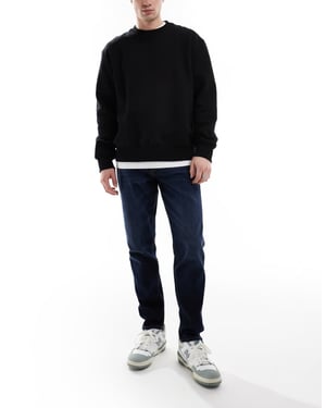 ASOS DESIGN stretch tapered jeans i mörk tvätt