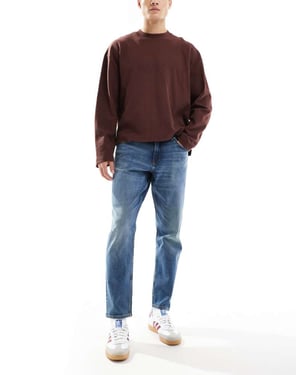ASOS DESIGN stretch tapered fit jeans i mörk tvättblå