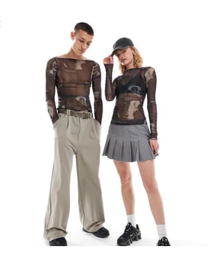Weekday Unisex genomskinlig mesh långärmad båt-hals topp i svart tidningstryck exklusivt hos ASOS