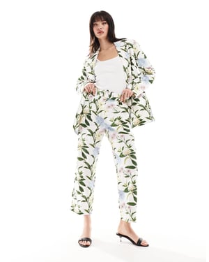 ASOS DESIGN skräddarsydd byxa med bälte i linnetyg med blommönster