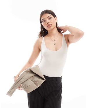 ASOS DESIGN sömlös formande bred scoop minimal bodysuit i mocha