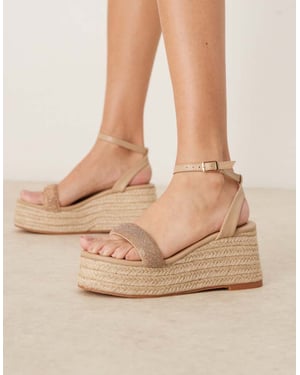 Glammiga espadrillos med platåklack i guld diamante