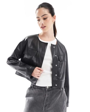 ASOS DESIGN kortkortad kragefri läderlook jacka i svart