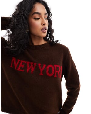 ASOS DESIGN stickad tröja med New York-grafik i chokladbrun