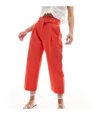 ASOS DESIGN Petite skräddarsydda byxor med bälte i linne i röd