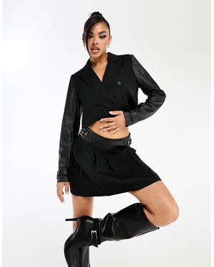 Missyempire plisserad miniskirt med läderlook-detaljer i svart