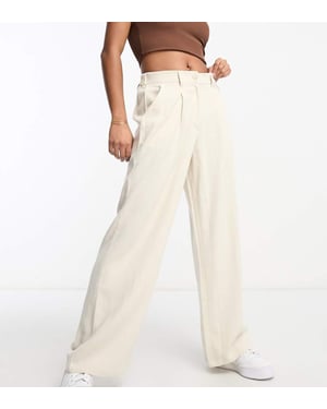 ASOS DESIGN Petite vida byxor med vid ben och linne i sten