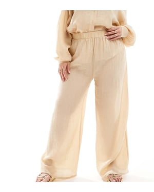 In The Style Plus rynkade vida byxor i camel