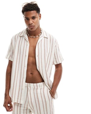 Utvald co-ord oversized skjorta med omvänd krage i strukturerad off-white rand.