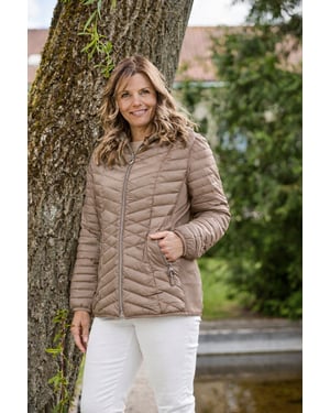 Katja Taupe Jas