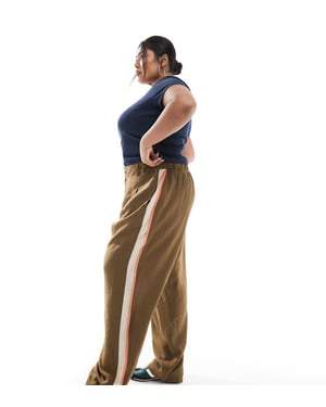ASOS DESIGN Curve tailored contrast panel trousers in mocha