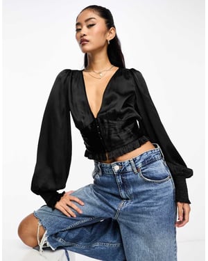 Miss Selfridge V-ringad blus med krok och öga i metallisk satin