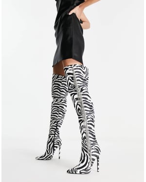 ASOS DESIGN Kim utsmyckade klackstövlar över knäna i zebra